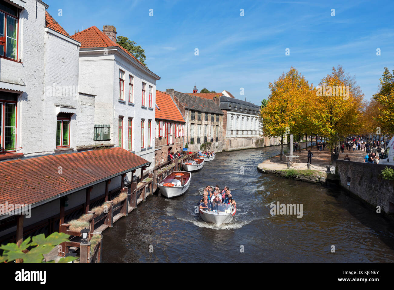 Des excursions en bateau sur le Canal de Djiver, Bruges (Brugge), Belgique. Banque D'Images