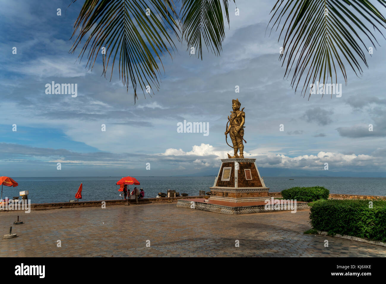 Statue König Norodom an der Küste BEI Kep, Kambodscha, Asif | statue du roi Norodom sur la côte à Kep, Cambodge, Asie Banque D'Images