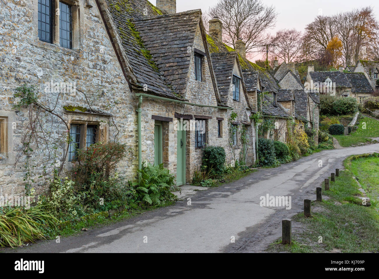 Arlington Row dans le village de Bibury, Gloucestershire, Cotswolds,  Royaume-Uni Photo Stock - Alamy