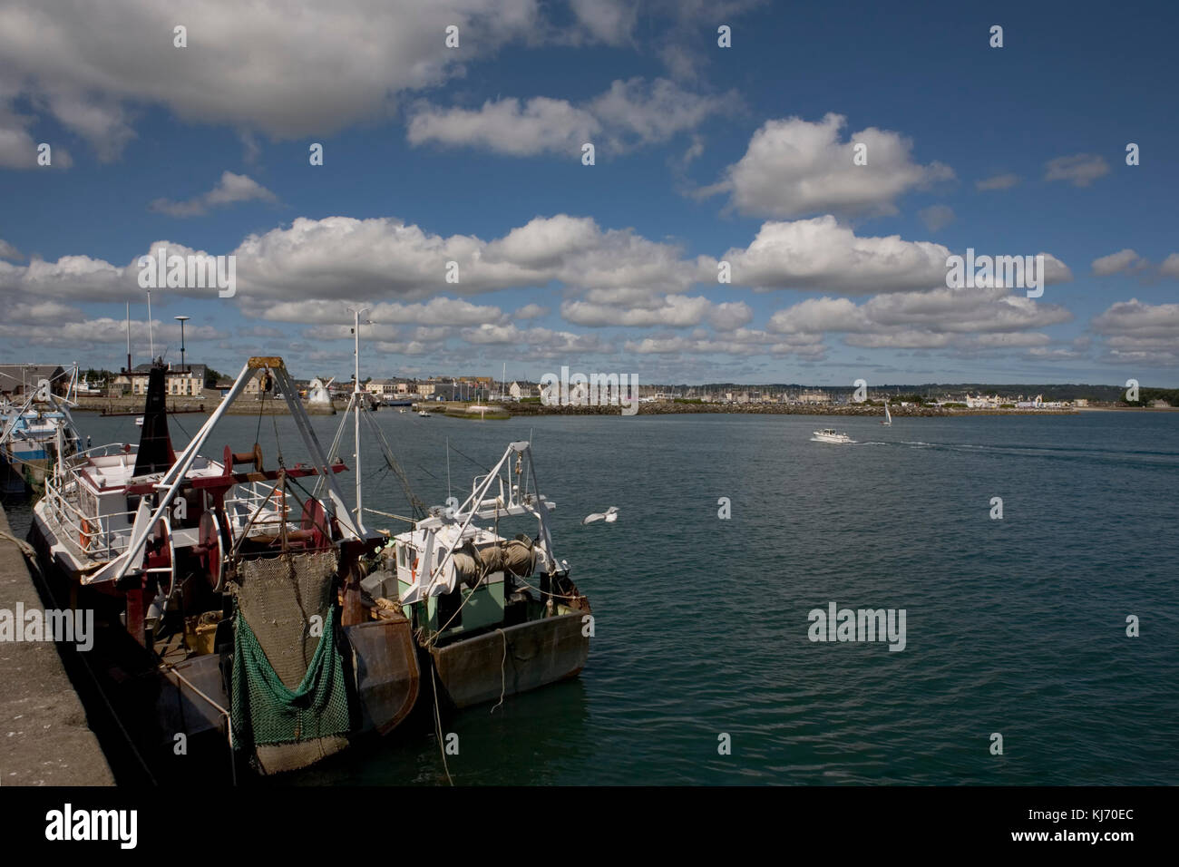 Bateaux de pêche port st vaast Banque de photographies et d’images à ...