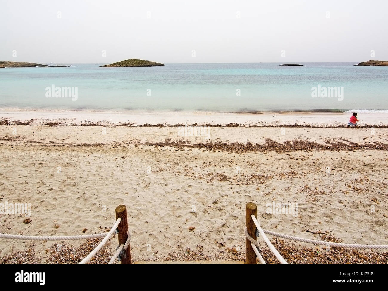 Formentera, îles Baléares, Espagne - 25 octobre 2016 : doux rêve Paradise beach avec de l'eau claire comme du cristal sur l'image le 25 octobre 2016 à Banque D'Images