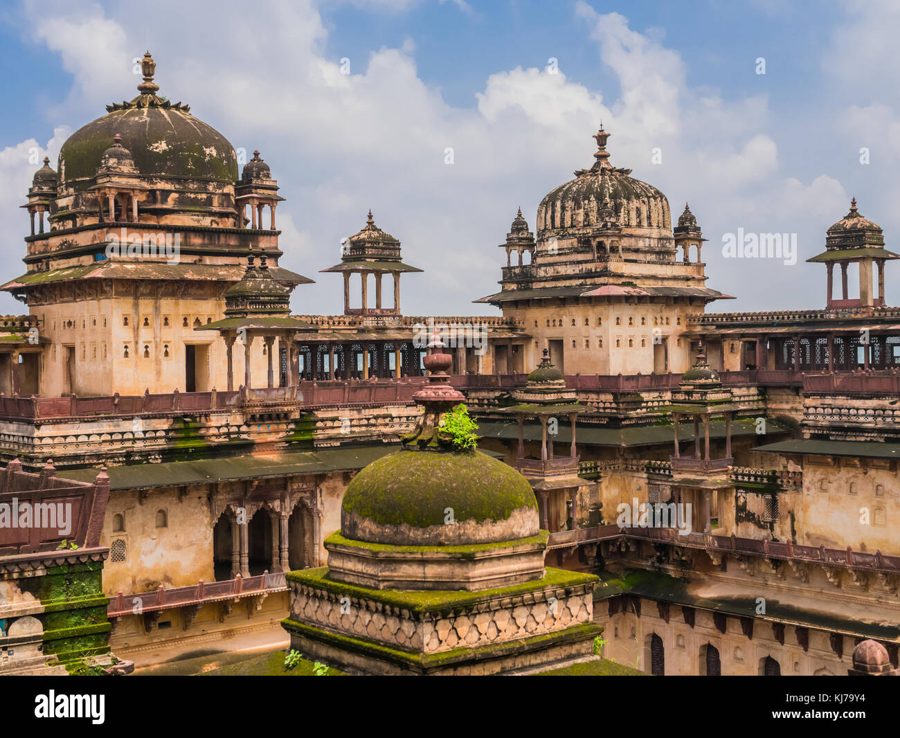 Dômes typique de jahangir mahal, le palais d'Orchha, Inde Banque D'Images