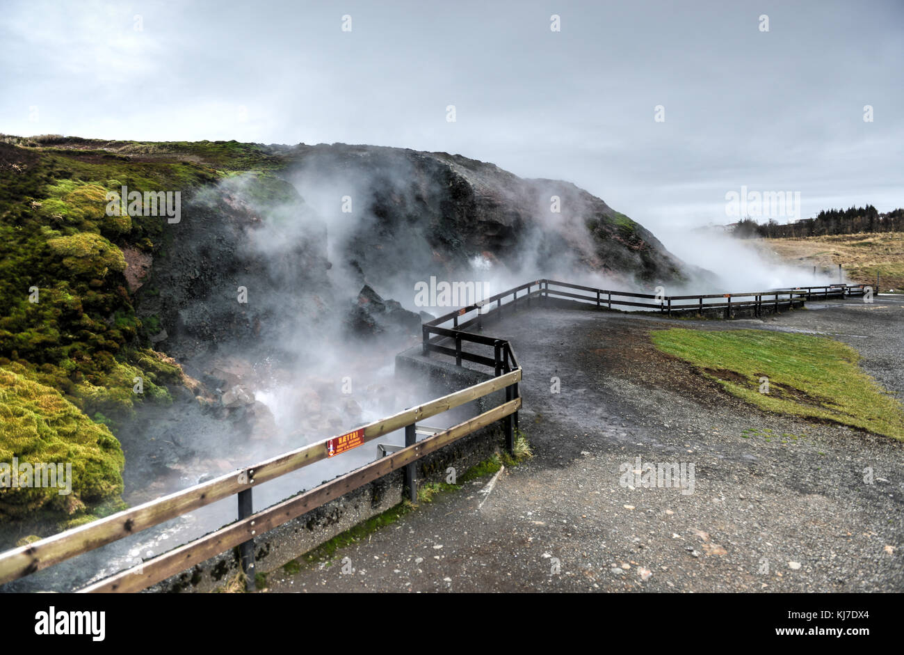 Deildartunguhver, une centrale géothermique en Islande, reykholtsdalur hotspring. Il a un très haut débit pour une source d'eau chaude et de l'eau émerge à près du point d'ébullition. Banque D'Images