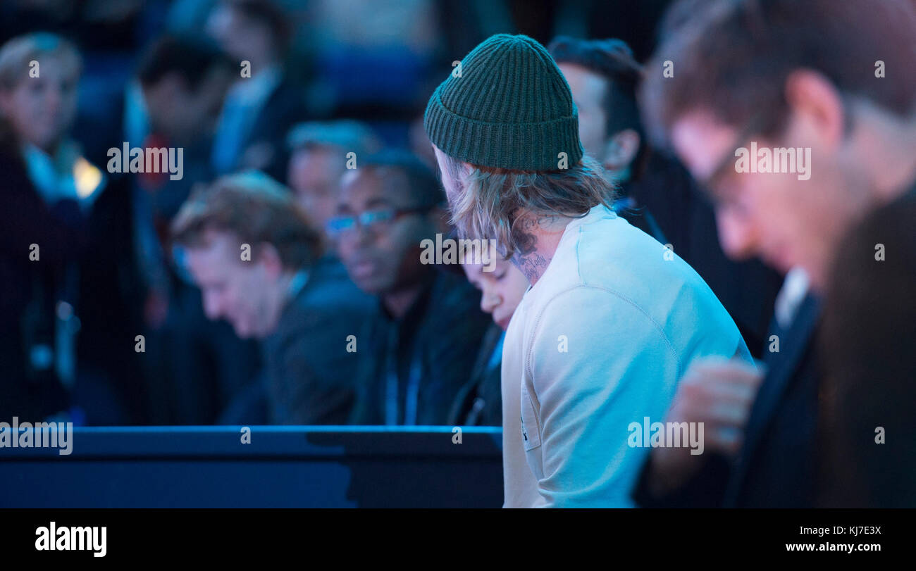 19 novembre 2017. David Beckham et son regardent les finales de tennis de Nitto ATP de la boîte aux étoiles du tribunal à l'O2. Crédit: Malcolm Park/Alay Banque D'Images