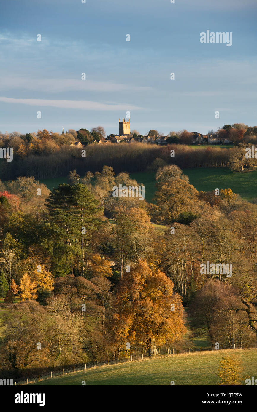 Stow on the Wold et campagne des Cotswolds en fin d'automne coucher du soleil la lumière. Stow on the Wold, Cotswolds, Gloucestershire, Angleterre Banque D'Images