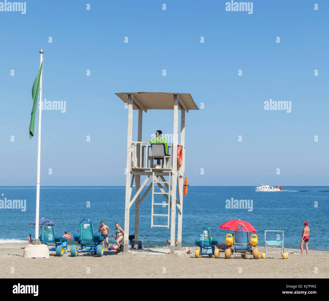 Torre del Mar, Costa del sol, la province de Malaga, Andalousie, Espagne du sud. life guard poste de guet sur la plage principale. Banque D'Images