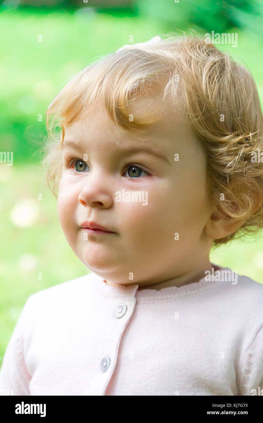 Image de cute blonde bébé deux ans Banque D'Images