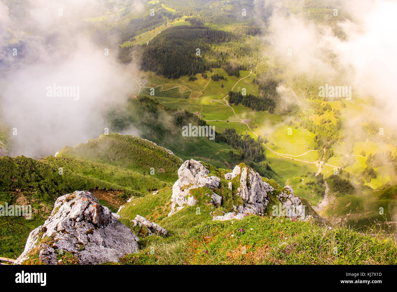 Sur le dessus de la pilatus de Lucerne en Suisse, à la recherche vers le bas et penser où sur terre était de ce bel endroit ! Banque D'Images