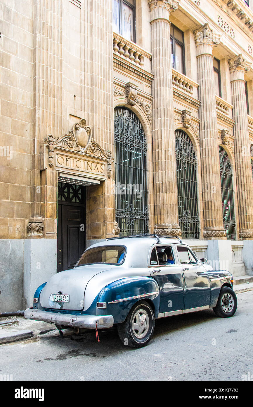 Scène de rue, vintage voiture américaine, la vieille Havane, Cuba Banque D'Images