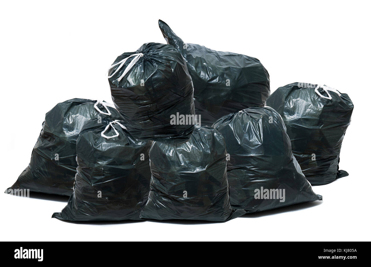 Groupe de sacs poubelle vert isolé sur un fond blanc Photo Stock - Alamy