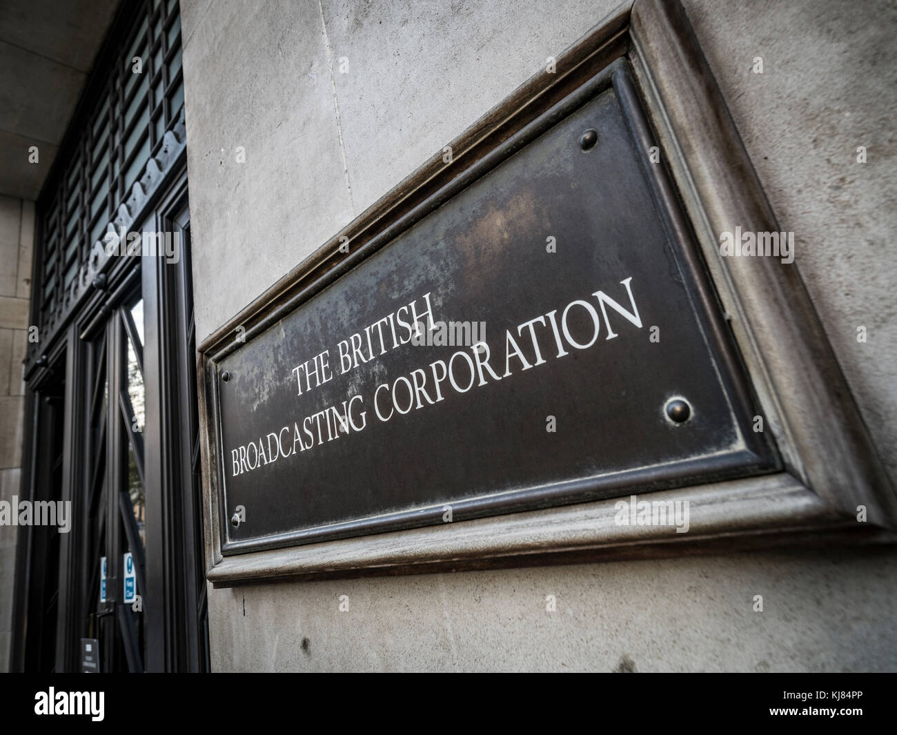 Le siège de la BBC, un édifice de pierre de Portland rénové avec des studios de pointe et une fonction de la piazza. Portland Place, London, UK Banque D'Images