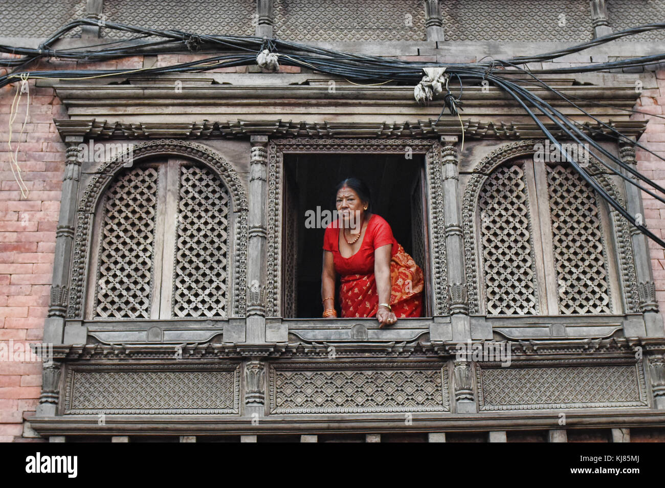 Woman in old newari home, swayambhunath, Katmandou, Népal Banque D'Images