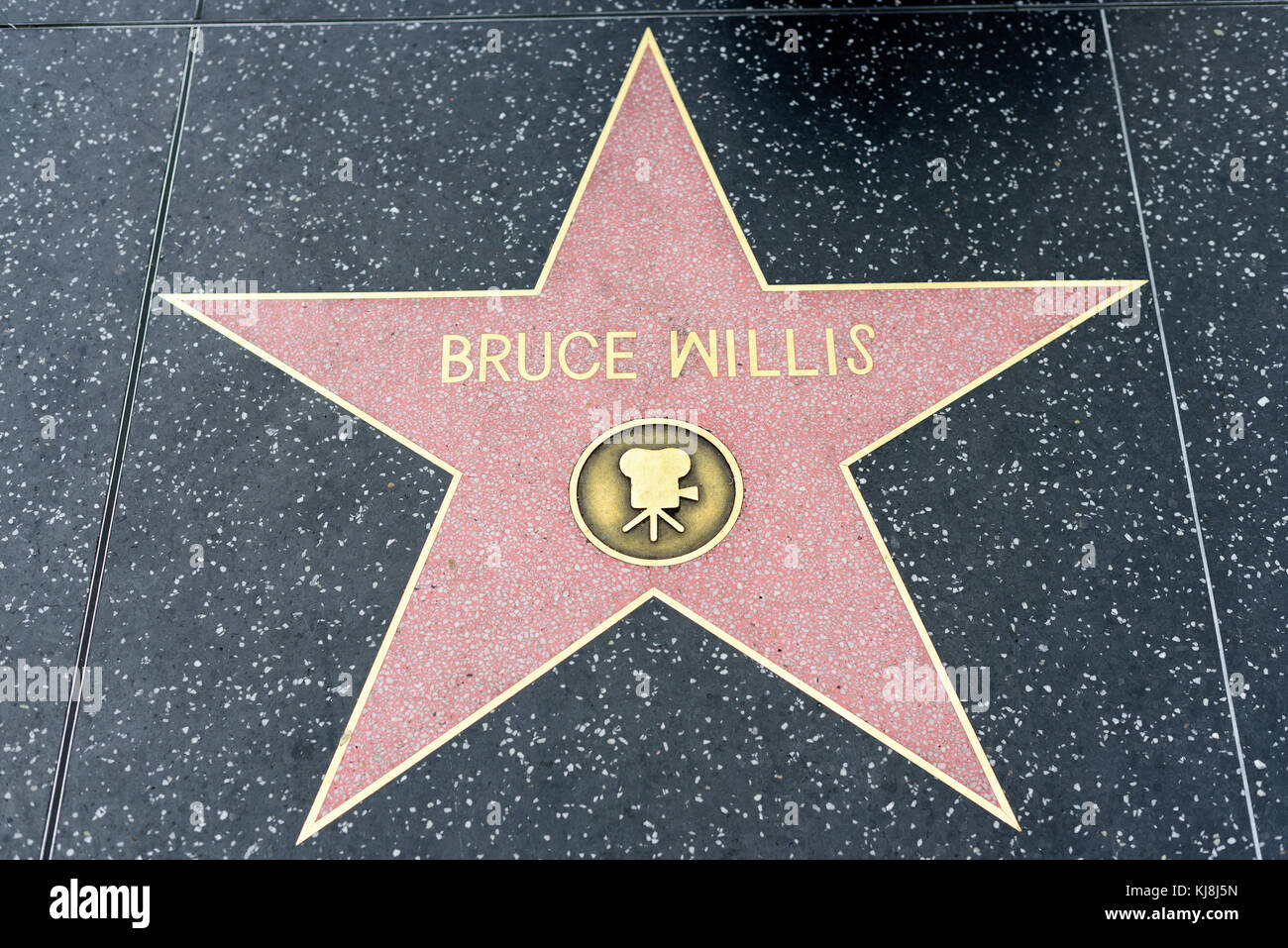 HOLLYWOOD, CA - 06 DÉCEMBRE : Bruce Willis star sur le Hollywood Walk of Fame à Hollywood, Californie, le 6 décembre 2016. Banque D'Images