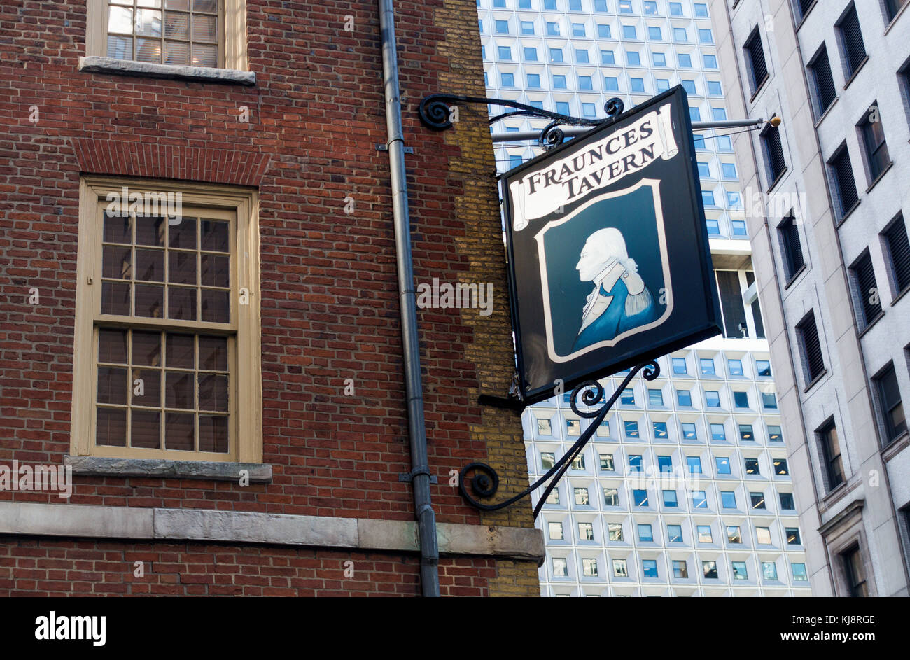 Panneau à l'extérieur de Fraunces Tavern, un restaurant et musée historique de Lower Manhattan Banque D'Images