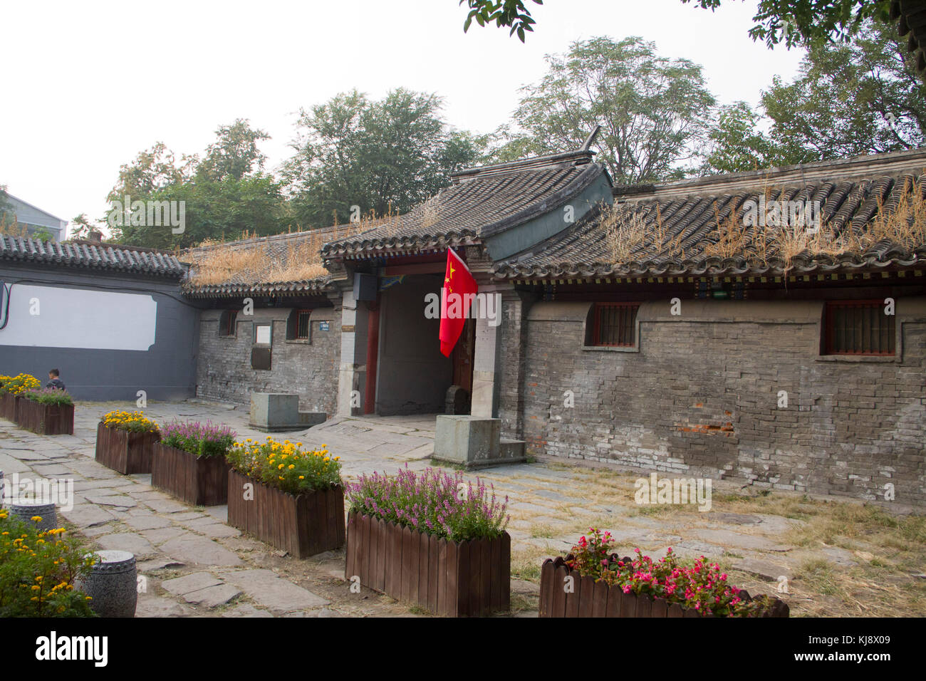 Un bâtiment ancien, dans une ruelle qui bifurque beijing hutong le plus célèbre, nanluogu Xiang. Banque D'Images