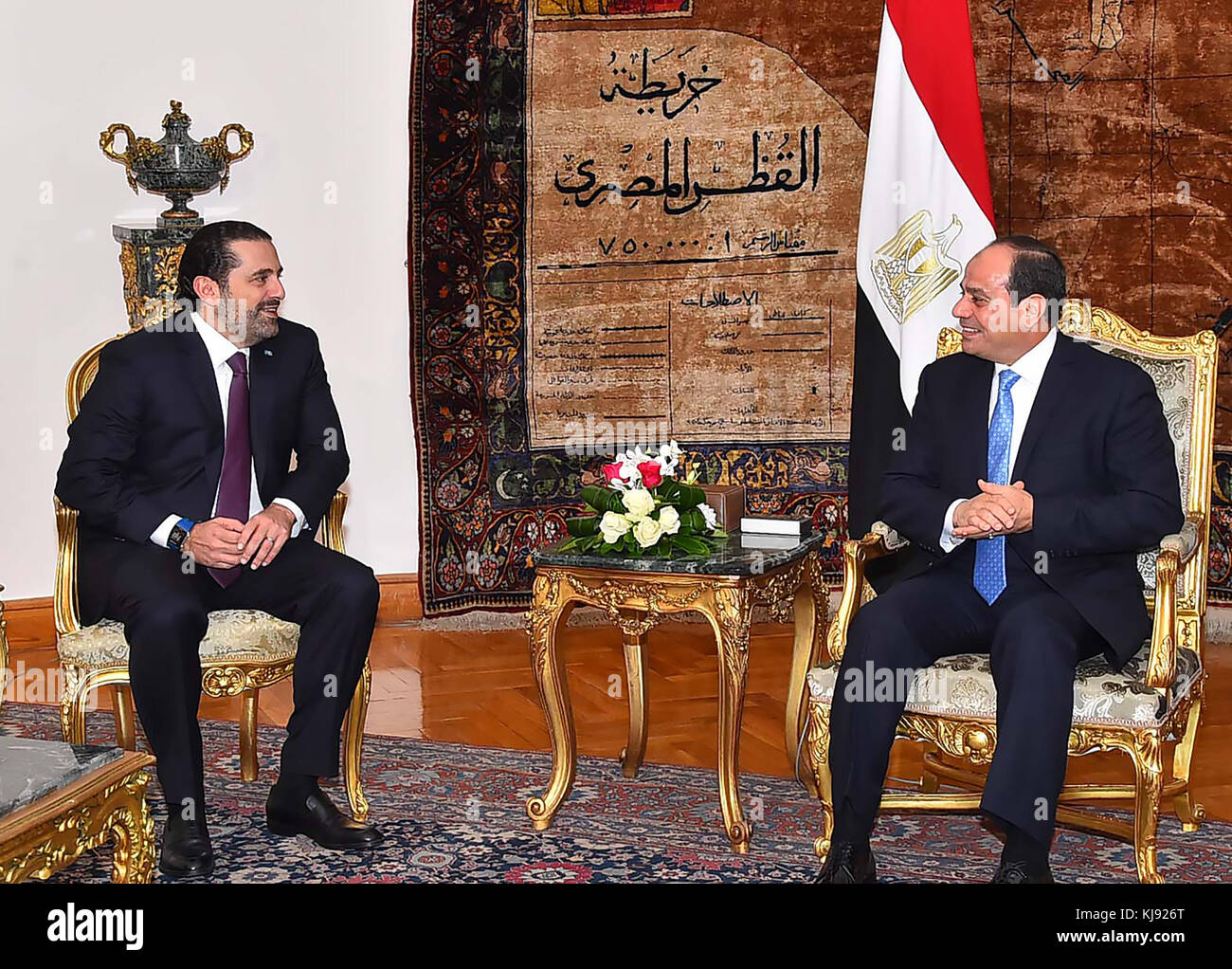 Le Caire, Egypte - 22 novembre 2017 - Le Premier ministre libanais Saad Hariri s'est arrêté brièvement en Egypte mardi pour des entretiens avec le président égyptien Abdel Fatah al sisi avant de retourner à Beyrouth, où le Liban n'est pas encore remis de sa surprise, démission le 4 novembre 2009 à un discours de l'Arabie saoudite, au milieu d'une crise régionale. (Document de séance de photos) Banque D'Images