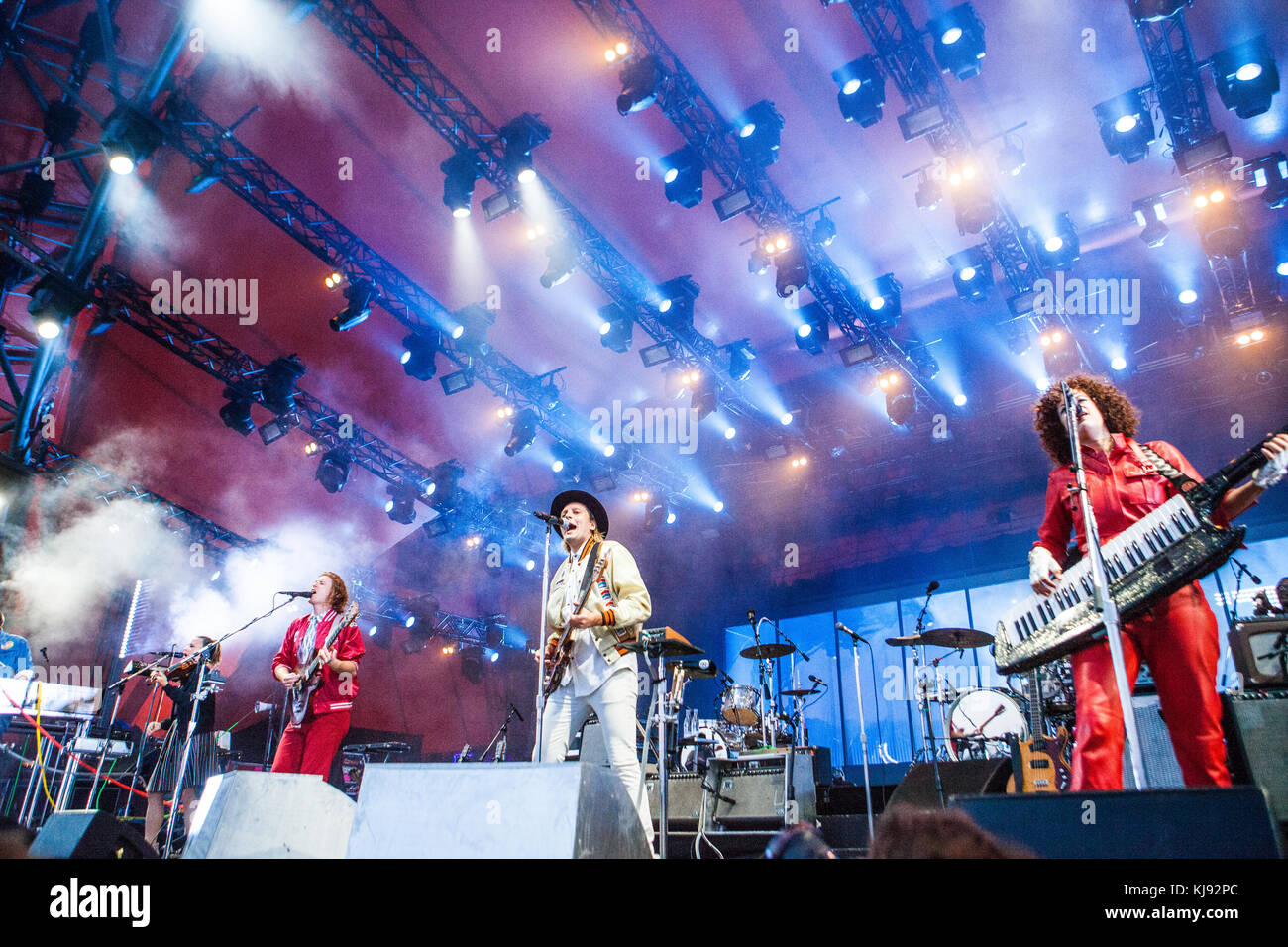 Danemark, Roskilde - le 1er juillet 2017, le groupe de rock indépendant canadien Arcade Fire joue un concert pendant le festival de musique danois Roskilde Festival 2017. Ici, le chanteur et musicien Win Butler (C) est vu en direct sur scène avec Regine Chassagne (R) et Richard Reed Parry. (Crédit photo: Gonzales photo - Thomas Rasmussen). Banque D'Images