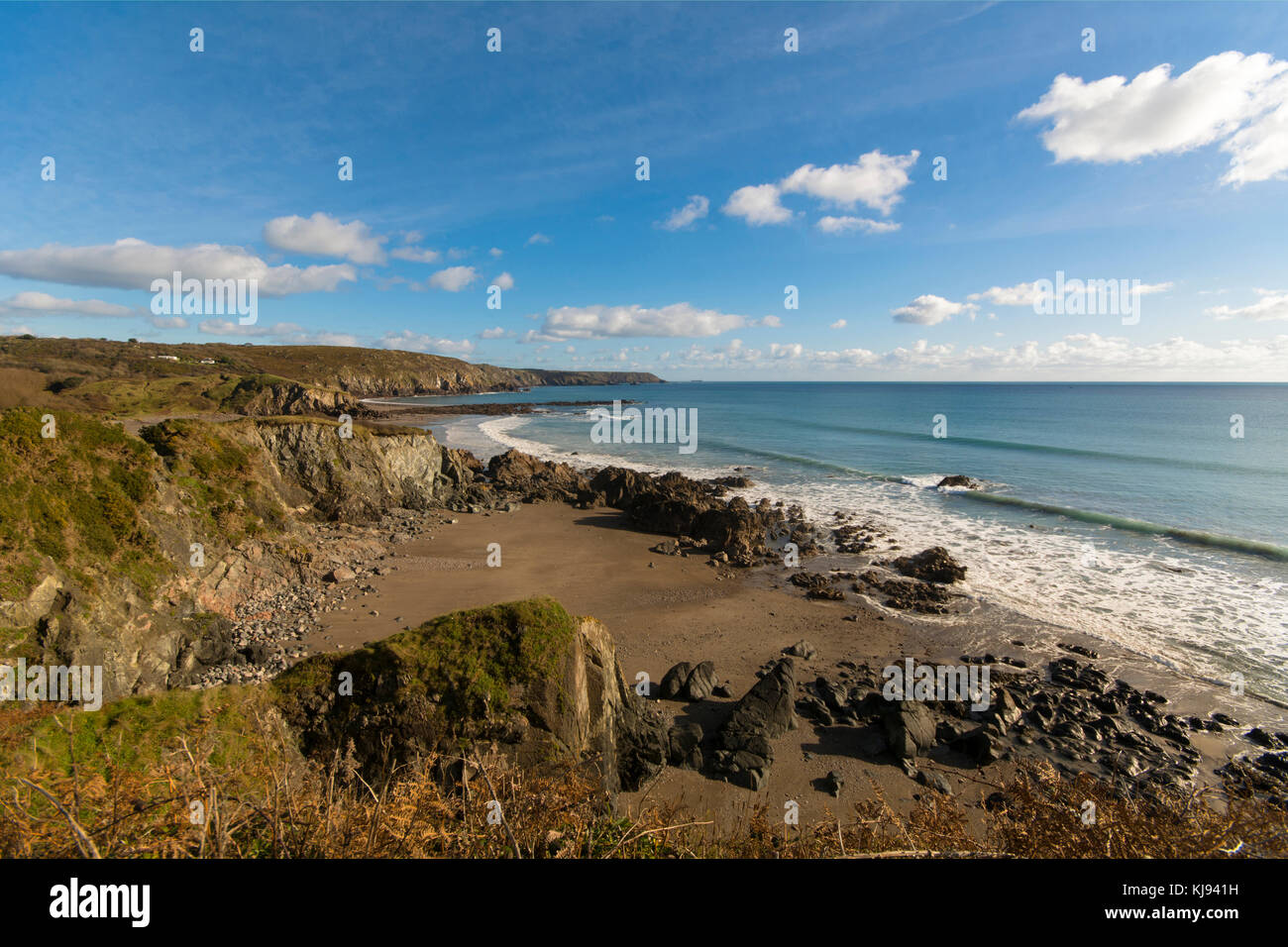 Cornwall kennack sands à l'égard pedn sanglier et tête noire. une magnifique plage à l'est de la péninsule du lézard. Banque D'Images