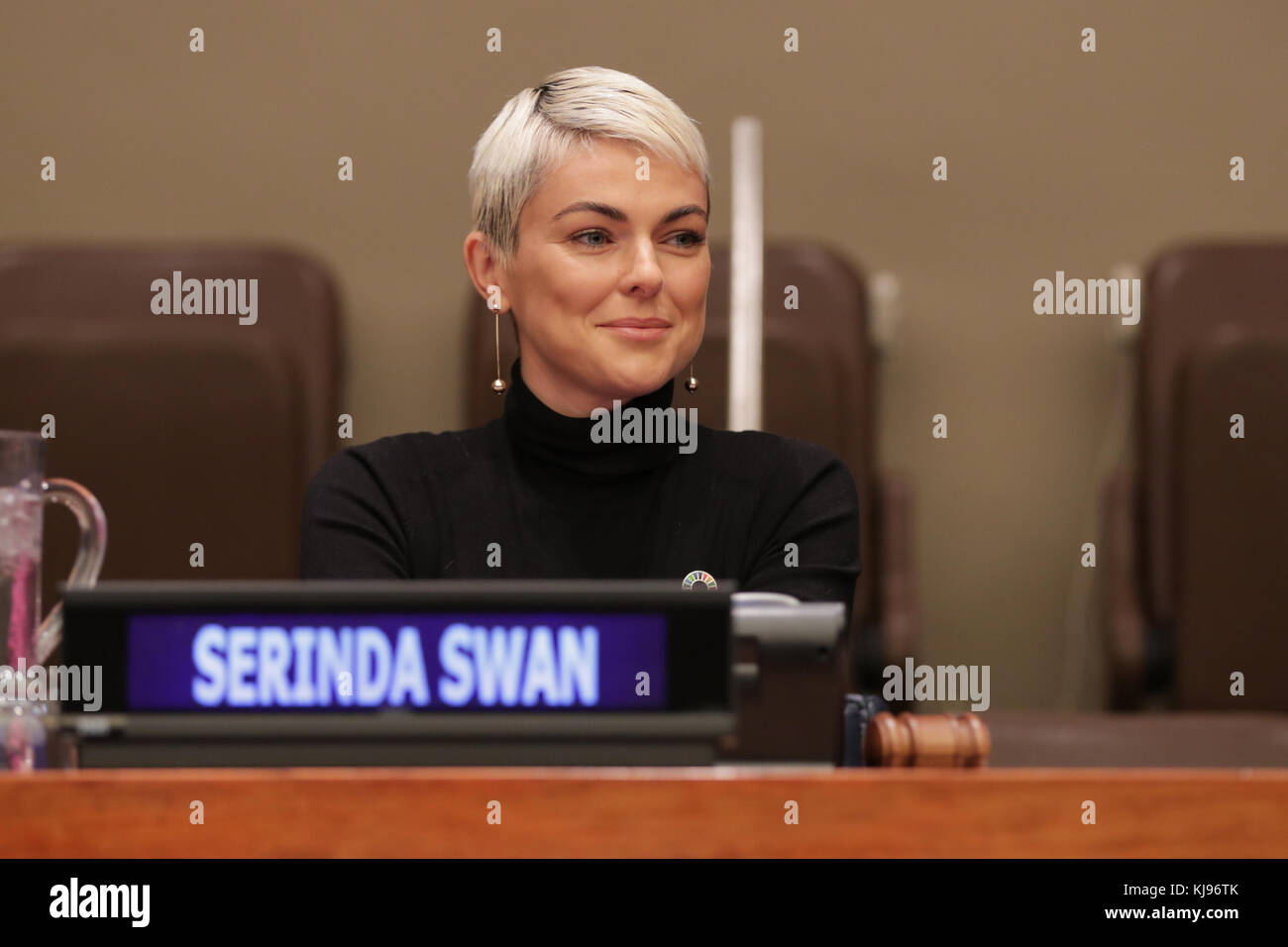 New York, NY, États-Unis. 21 novembre 2017. Nations Unies, New York, Etats-Unis, 21 novembre 2017 - Serinda Swan a participé aujourd'hui à une table ronde à l'occasion de la Journée mondiale de la télévision 2017 au siège de l'ONU à New York. Photo : Luiz Rampelotto/EuropaNewswire crédit : Luiz Rampelotto/ZUMA Wire/Alamy Live News Banque D'Images