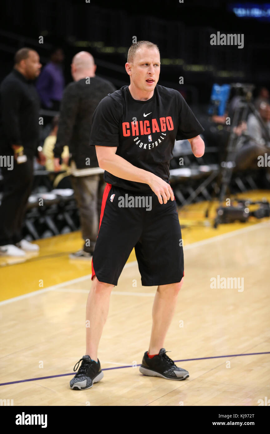Los Angeles, CA, USA. 21 Nov, 2017. Nate Loenser avant l'entraîneur adjoint, les Chicago Bulls vs Los Angeles Lakers au Staples Center le 21 novembre 2017. (Photo par Jevone Moore/Cal Sport Media Network Television (veuillez contacter votre représentant des ventes pour l'utilisation de la télévision. Credit : csm/Alamy Live News Banque D'Images