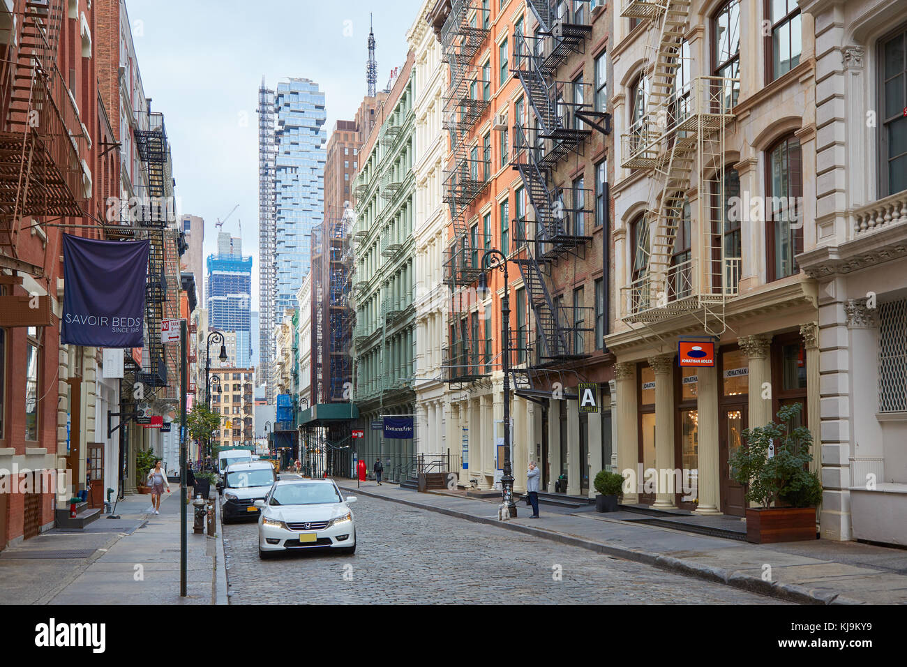 La rue vide Soho avec cast iron buildings à New York. Le nom vient de district au sud de Houston Street. Banque D'Images