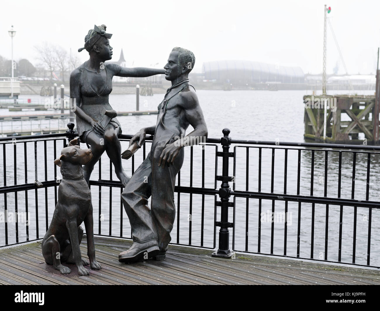 Les gens comme nous, de la sculpture, de la baie de Cardiff, Royaume-Uni Banque D'Images