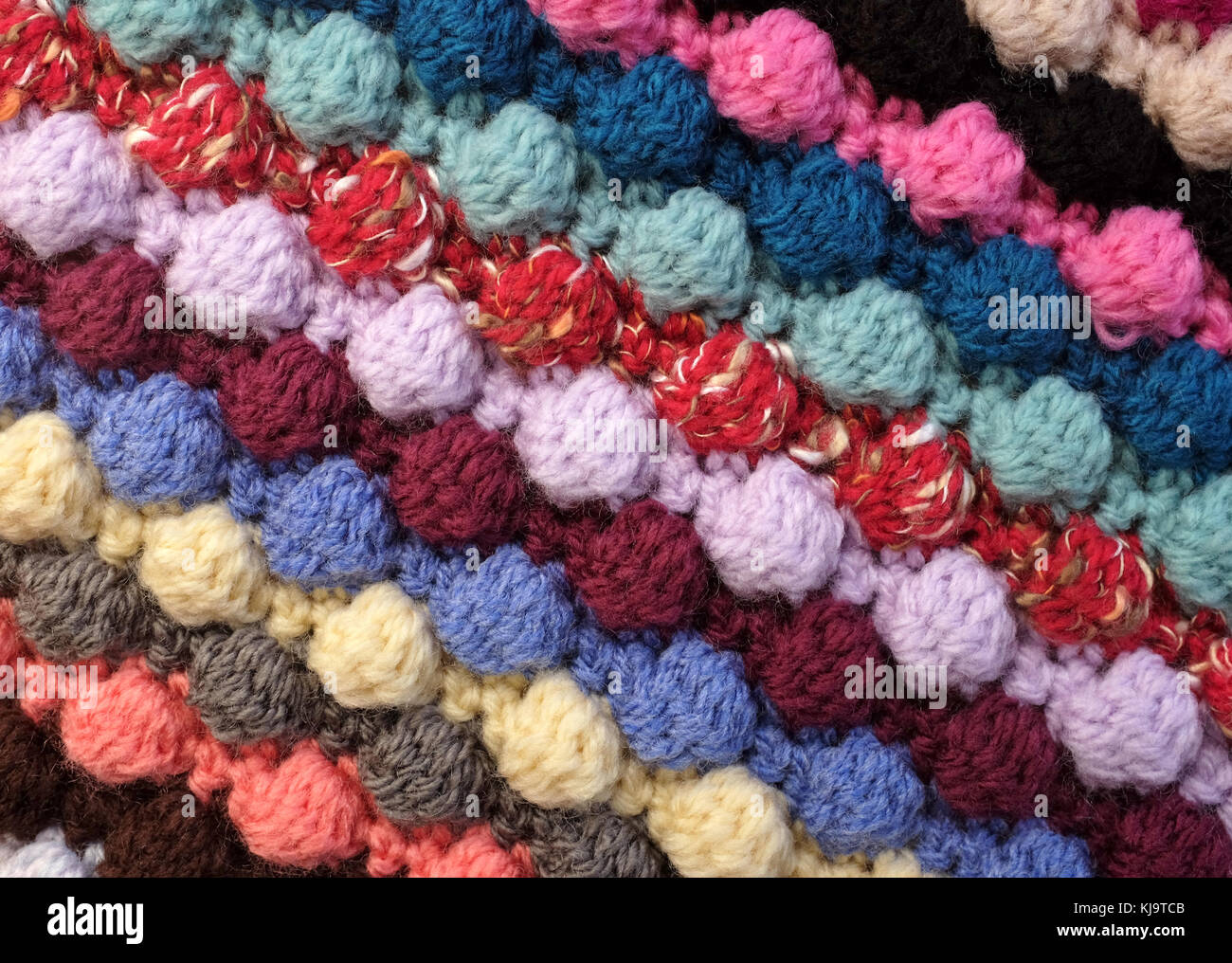 Les rayures diagonales de laine multicolores bobble crochet points comme  texture de fond abstrait Photo Stock - Alamy