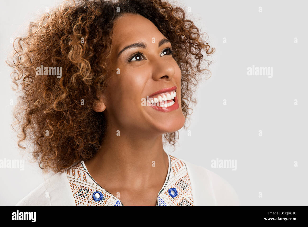 Portrait d'un beautifuk African American Woman laughing Banque D'Images