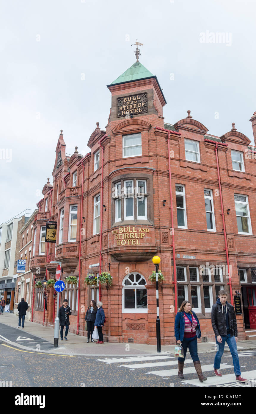 Le Taureau et l'Hôtel de l'étrier, un pub Wetherspoons dans la région de Northgate Street, Chester, Royaume-Uni Banque D'Images
