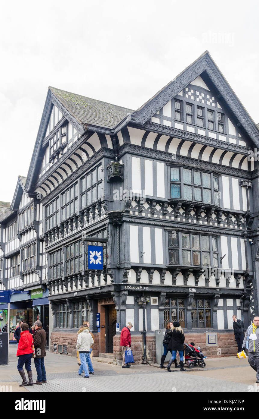 Foregate Street, Chester succursale de Royal Bank of Scotland en noir et blanc vieux bâtiment à colombages Banque D'Images