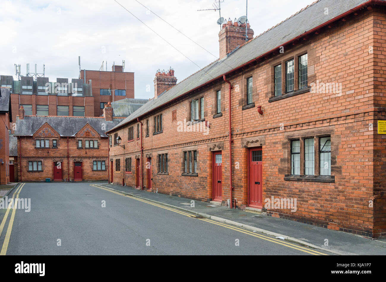 Rangée de brique rouge cottages travailleurs construit par la compagnie d'amélioration en Cottage Chester Place Prieuré, Chester, Royaume-Uni Banque D'Images