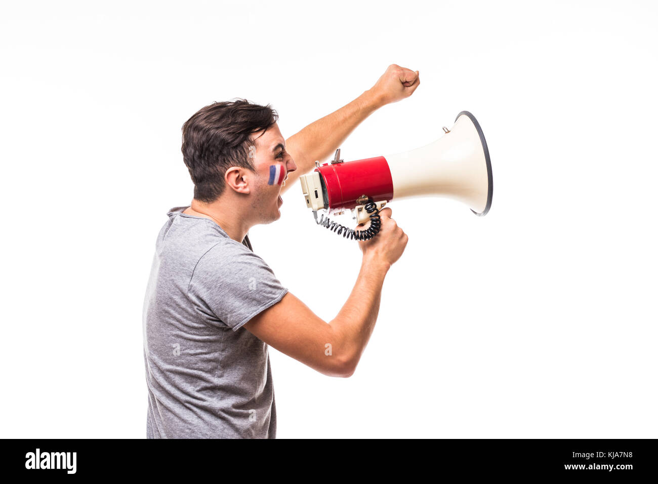 Crier sur mégaphone france football dans le jeu de l'appui de l'équipe nationale de la france sur fond blanc. Les fans de football Banque D'Images