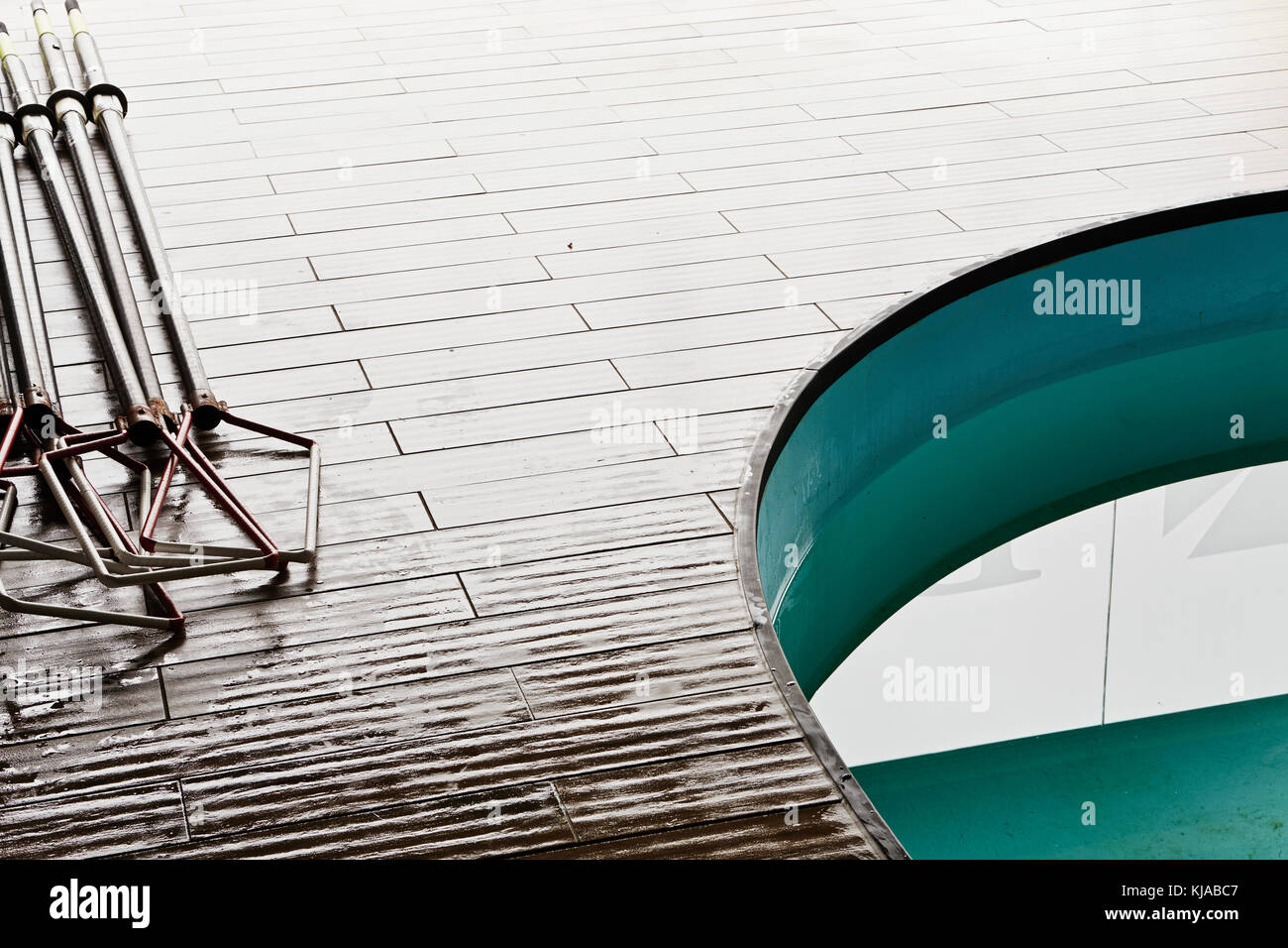 Détail de l'aviron avirons et bord de la piscine. Centre d'aviron de Radley, Oxford, Royaume-Uni. Architecte : Mulroy architectes, 2016. Banque D'Images