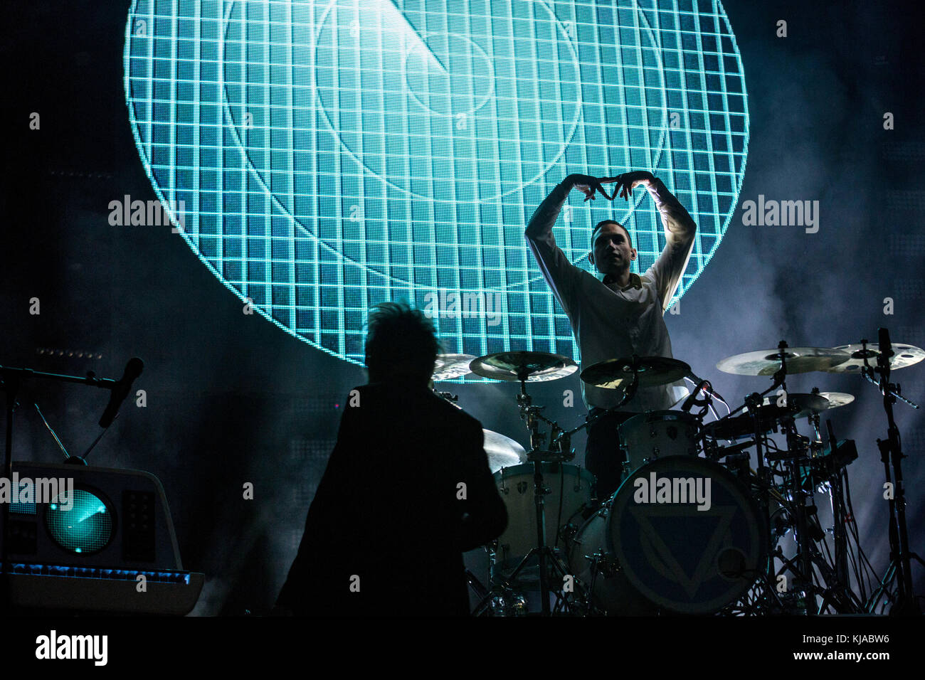 Cardiff, Royaume-Uni. 17 novembre 2017. Enter Shikari jouer le deuxième spectacle de leur "dans la célébration de l'étincelle' tour au stade motorpoint arena, Cardiff, à promo Banque D'Images