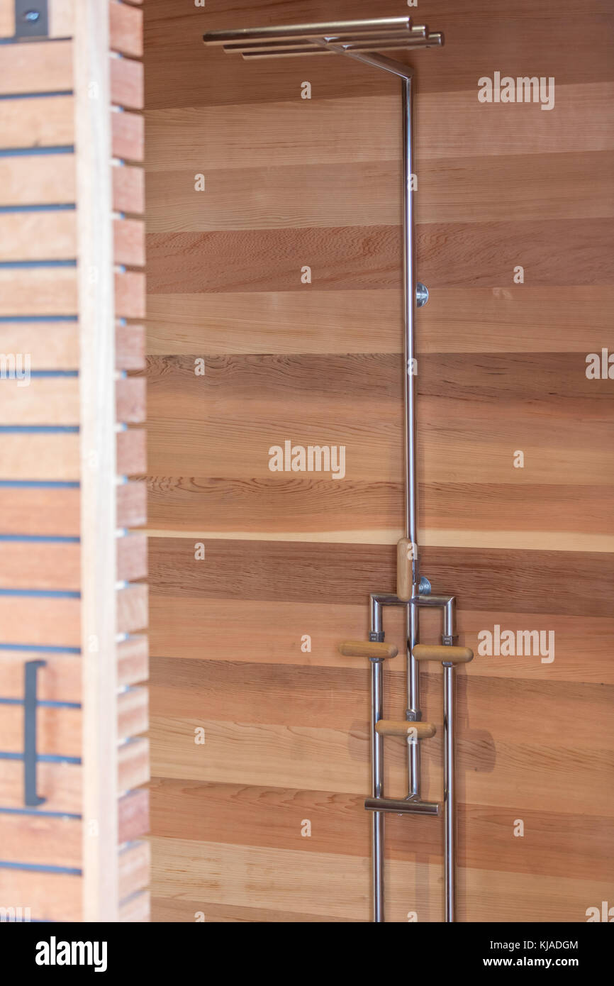 Douche extérieure dans une maison contemporaine à long island, ny Banque D'Images