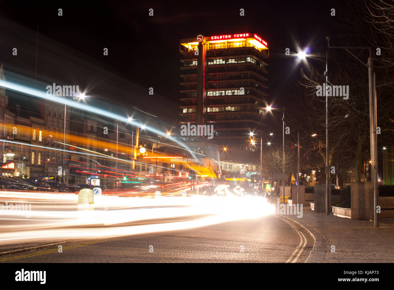 La nuit lumière véhicule Sentiers du centre-ville de Bristol, Angleterre Banque D'Images