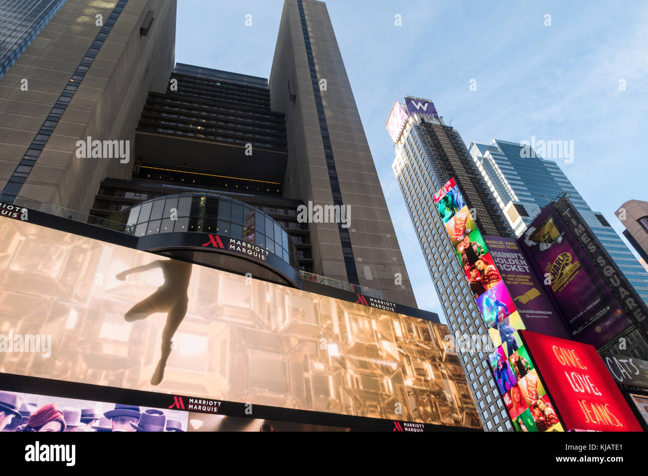 Panneaux d'affichage électroniques dans Times Square, NYC, États-Unis Banque D'Images