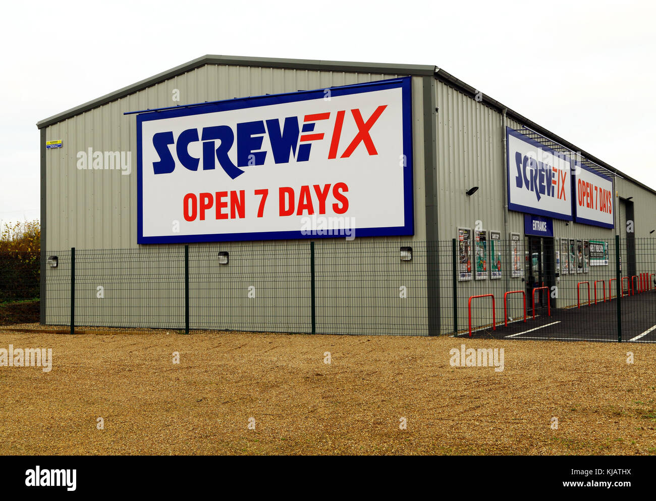 Screwfix, entrepôt, magasin, ouvert 7 jours par semaine, Fakenham, site industriel, Norfolk, England, UK Banque D'Images