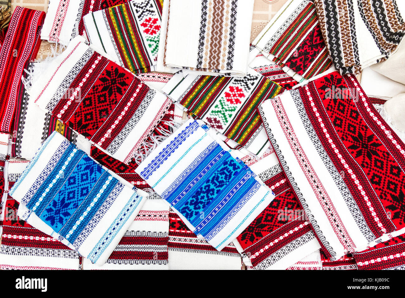 La broderie traditionnelle roumaine. Texture ethnique design. Serviettes, nappes design rustique. Banque D'Images