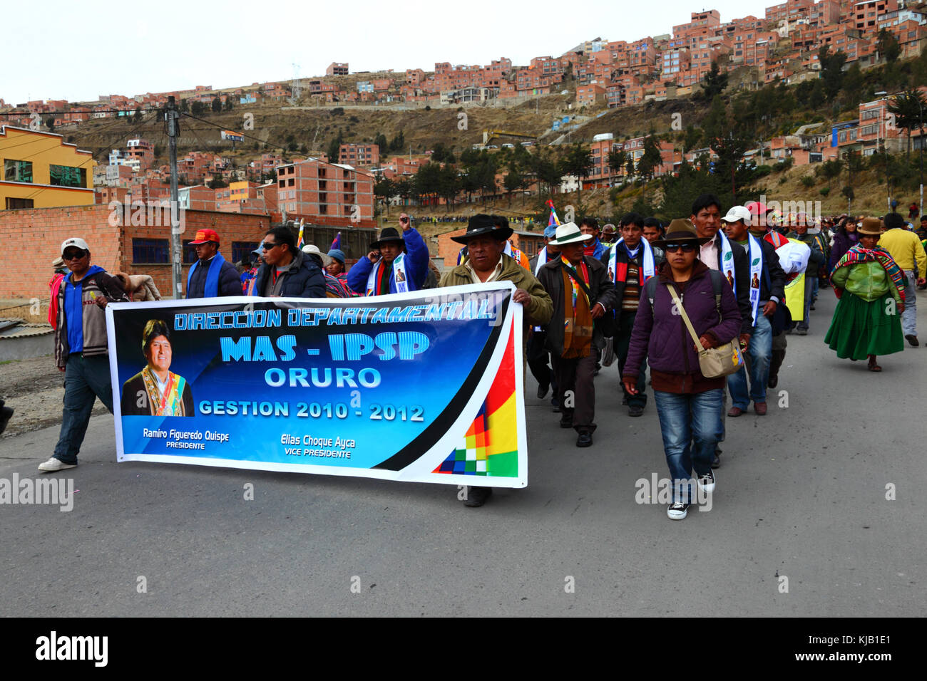 Les membres du parti MAS de Oruro Ministère prendre part à un gouvernement pro mars des plans de soutien à la construction d'une route dans la région de la TIPNIS, La Paz, Bolivie Banque D'Images
