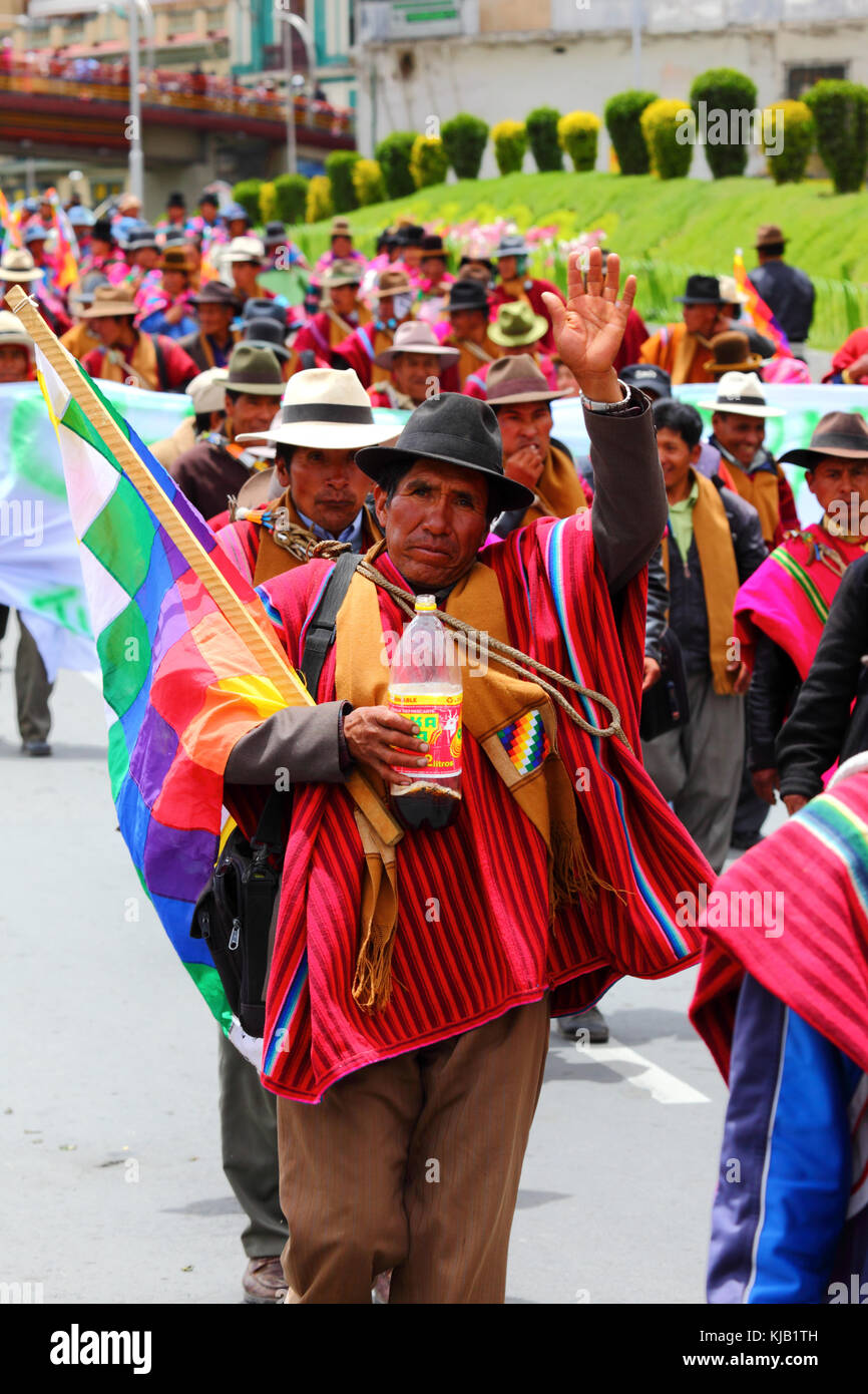 Les partisans du gouvernement de prendre part à un gouvernement pro soutenir mars prévoit de construire une route à travers le TIPNIS, La Paz, Bolivie Banque D'Images