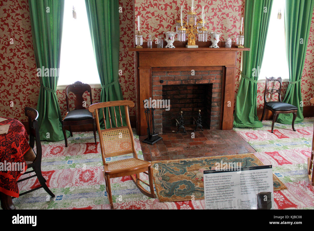 Cette image montre le salon de la maison d'Abraham Lincoln à Springfield, Illinois, préservant le cadre historique où Lincoln a passé une partie de sa vie avant de devenir président. Banque D'Images Cette image montre le salon de la maison d'Abraham Lincoln à Springfield, Illinois, préservant le cadre historique où Lincoln a passé une partie de sa vie avant de devenir président. Banque D'Images