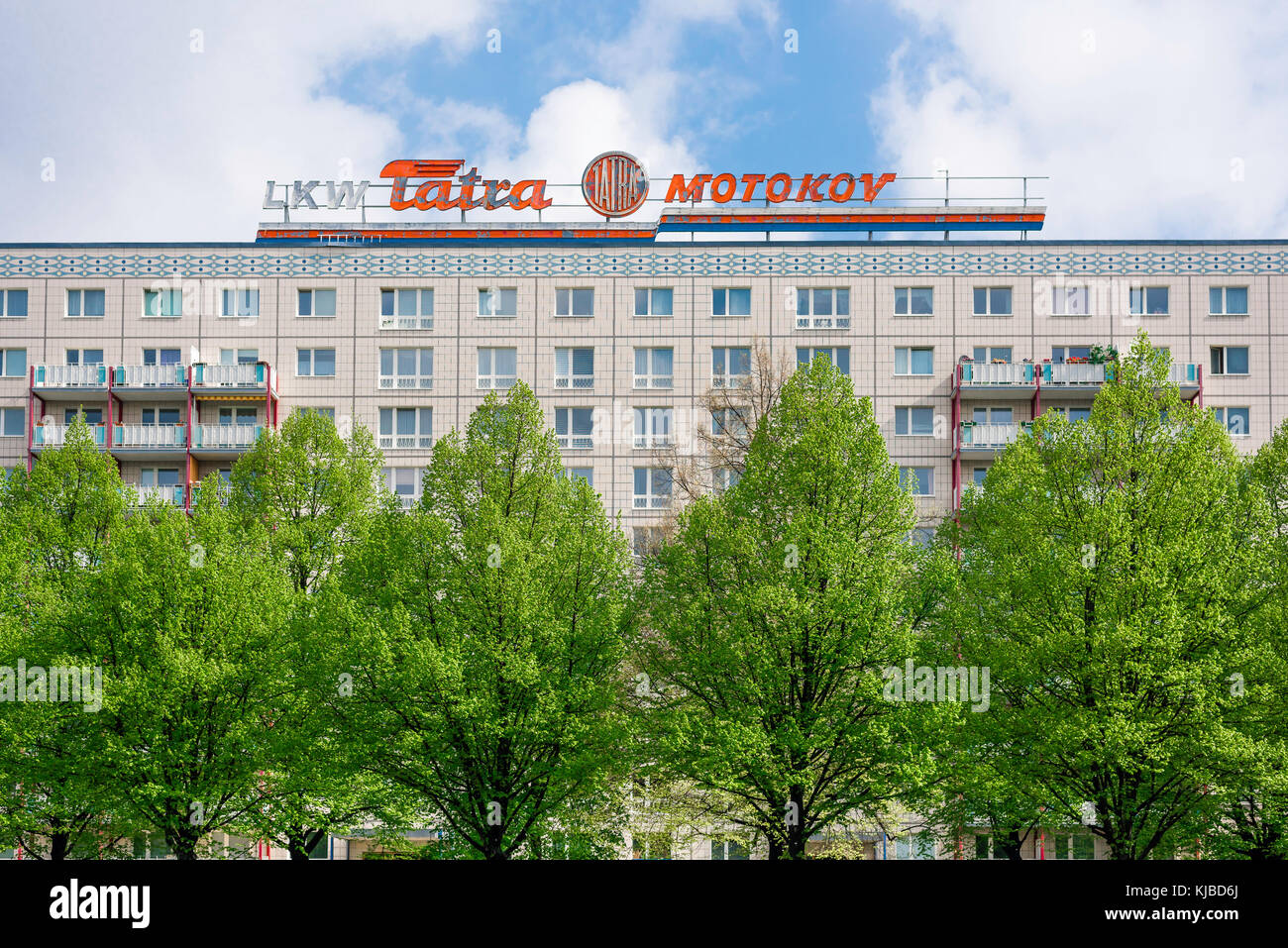 Berlin est, du toit d'un immeuble des années 1950 dans la région de Karl Marx Allee, une zone de Berlin, anciennement situé dans le secteur de l'est communiste, l'Allemagne. Banque D'Images