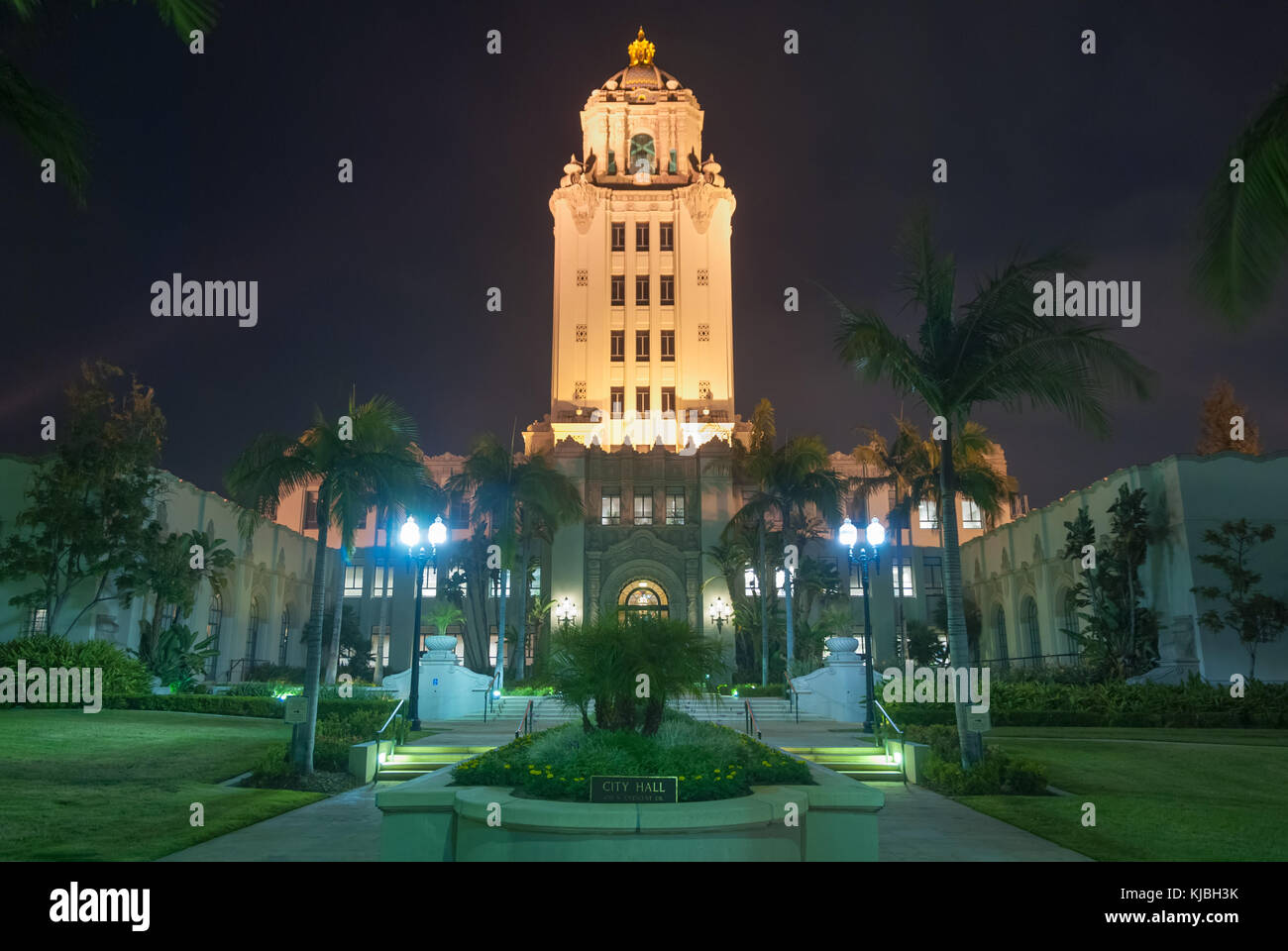 Los Angeles - le 15 mai 2007 : Los Angeles city hall de nuit. Le beverly hills hôtel de ville est un bâtiment historique et hôtel de ville de Los Angeles, Calif. Banque D'Images