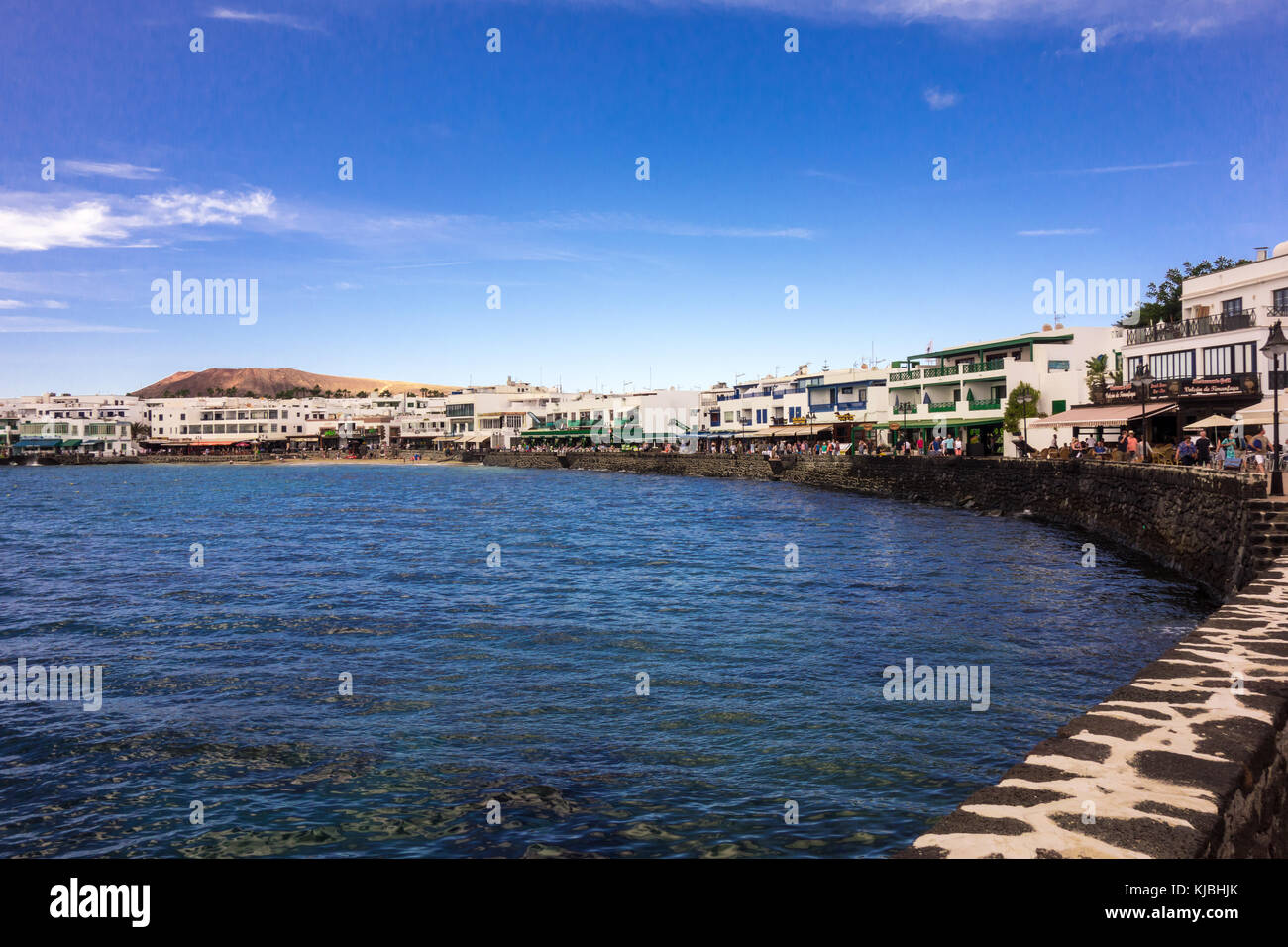 LANZAROTE, ESPAGNE-4ème Nov 2017 : La promenade de bord de mer est situé à côté de l'Avenida Maritima à Playa Blanca. Banque D'Images