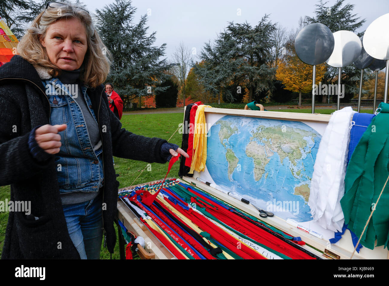 Bonn, Allemagne, le 14 novembre 2017 : l'écologiste allemand à Bonn au cours de la CDP23 Fidji conférence. Ils ont l'intention de voyager avec ce message Banque D'Images