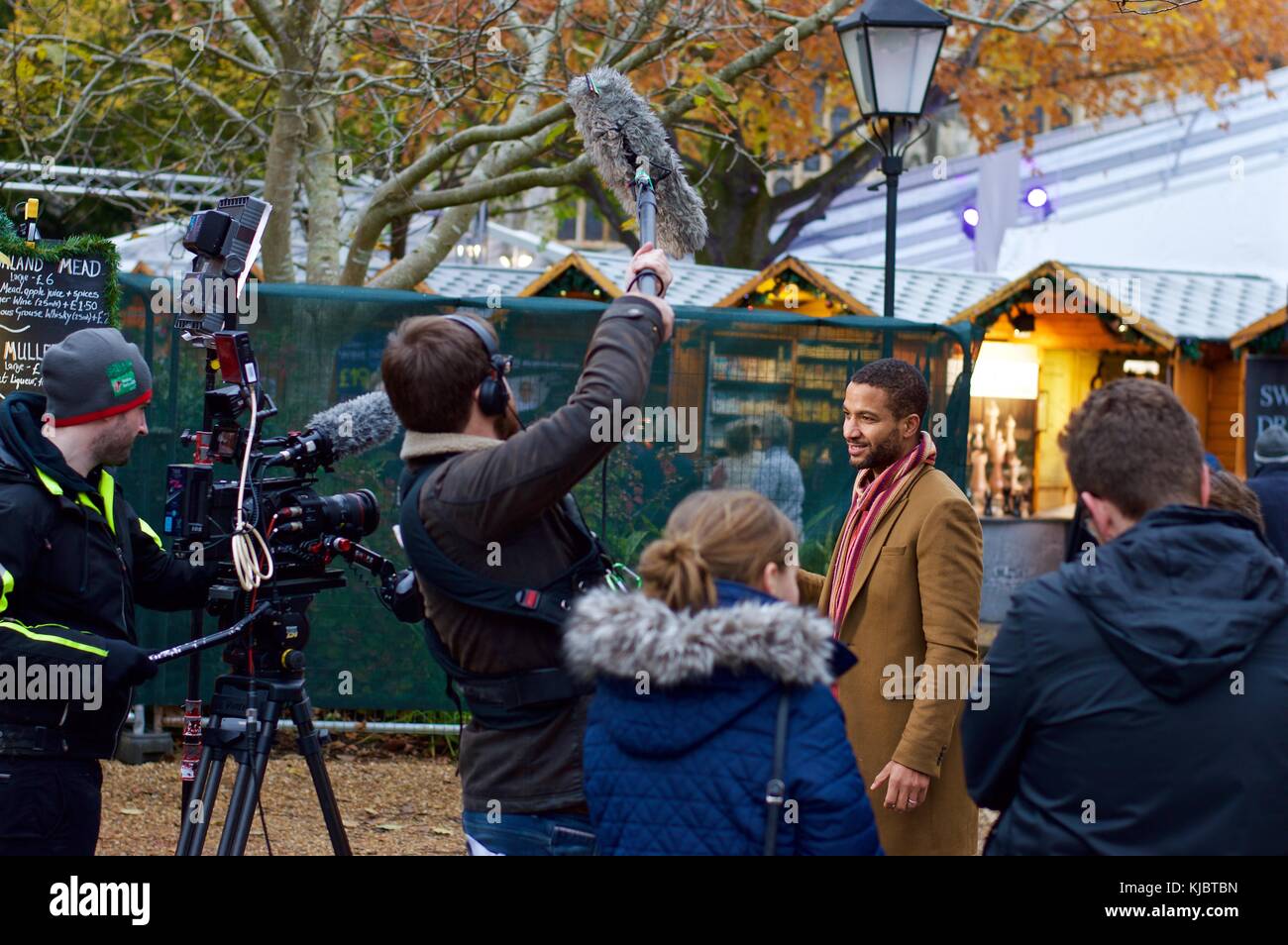 La capture de l'équipage du film jour de l'ouverture du marché de Noël de Winchester, Winchester, Royaume-Uni 2017 Banque D'Images