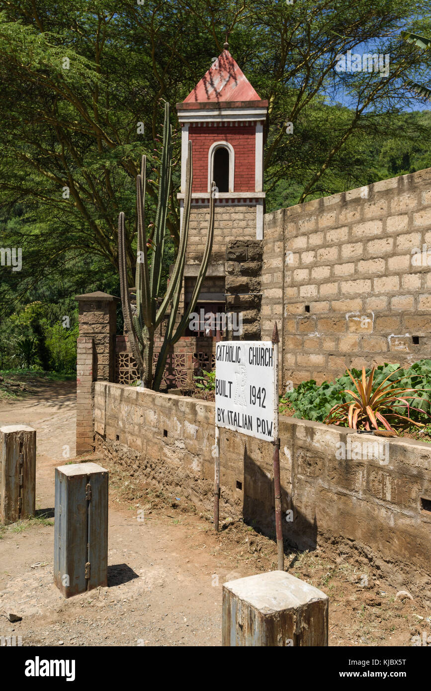 Vue extérieure de Mai Mahiu église catholique construite par les prisonniers de guerre italiens en 1942, vallée du Rift, Kenya Banque D'Images