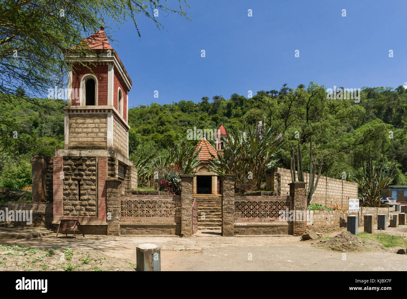 Vue extérieure de Mai Mahiu église catholique construite par les prisonniers de guerre italiens en 1942, vallée du Rift, Kenya Banque D'Images
