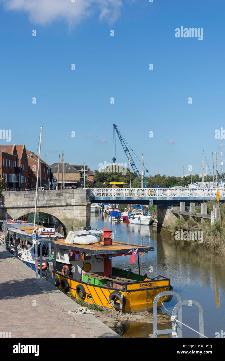 Town Quay et pont sur la rivière Stour, Sandwich, Kent, Angleterre, Royaume-Uni Banque D'Images